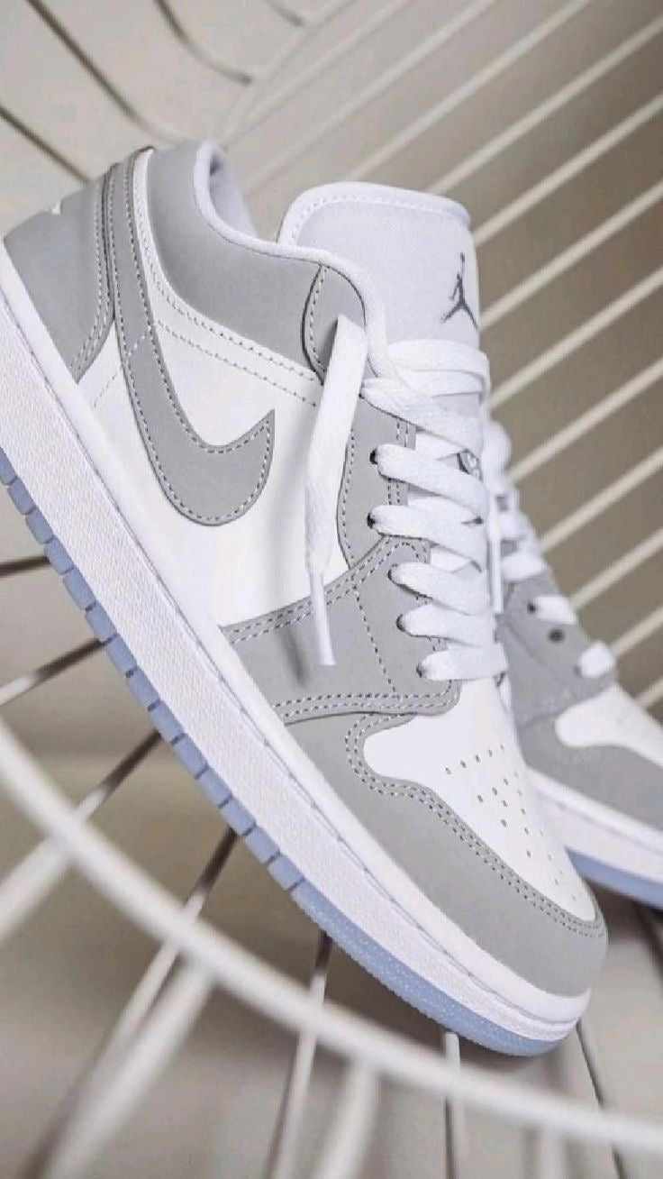 Jordan 1 low wolf grey