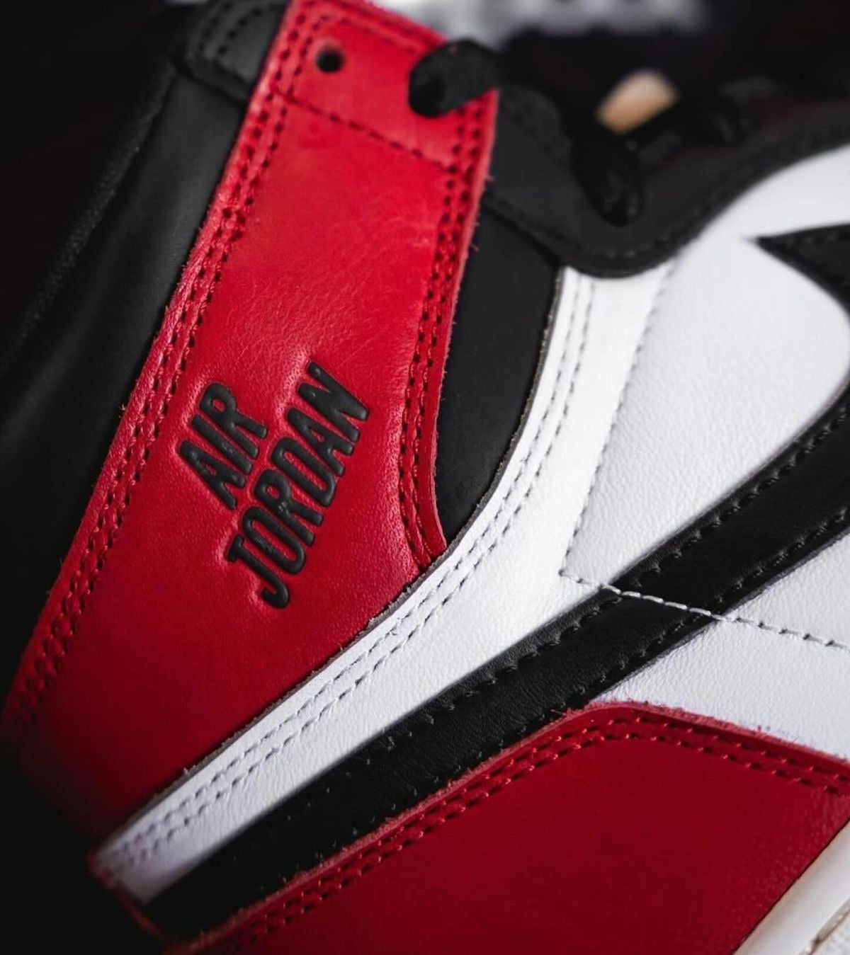 Air Jordan 1 High OG « Black Toe » 2025