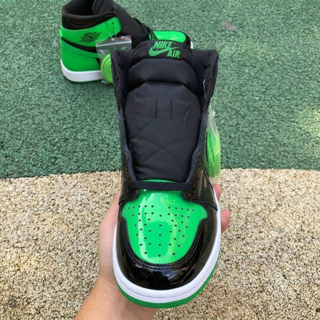Jordan 1 high og « patent green »