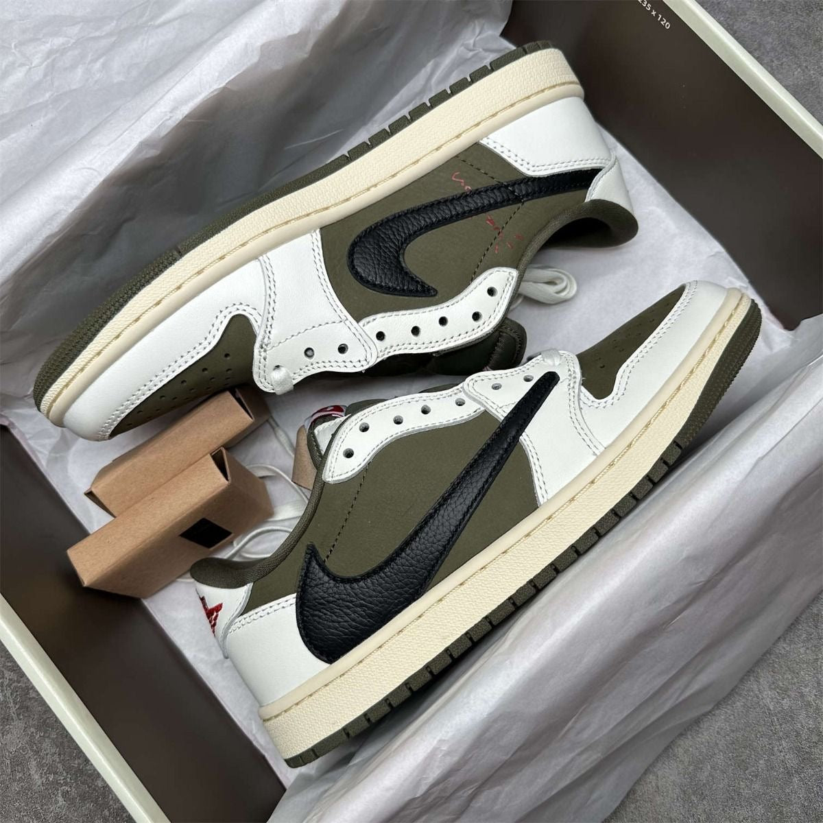 Air Jordan 1 low Travis Scott « mid olive »