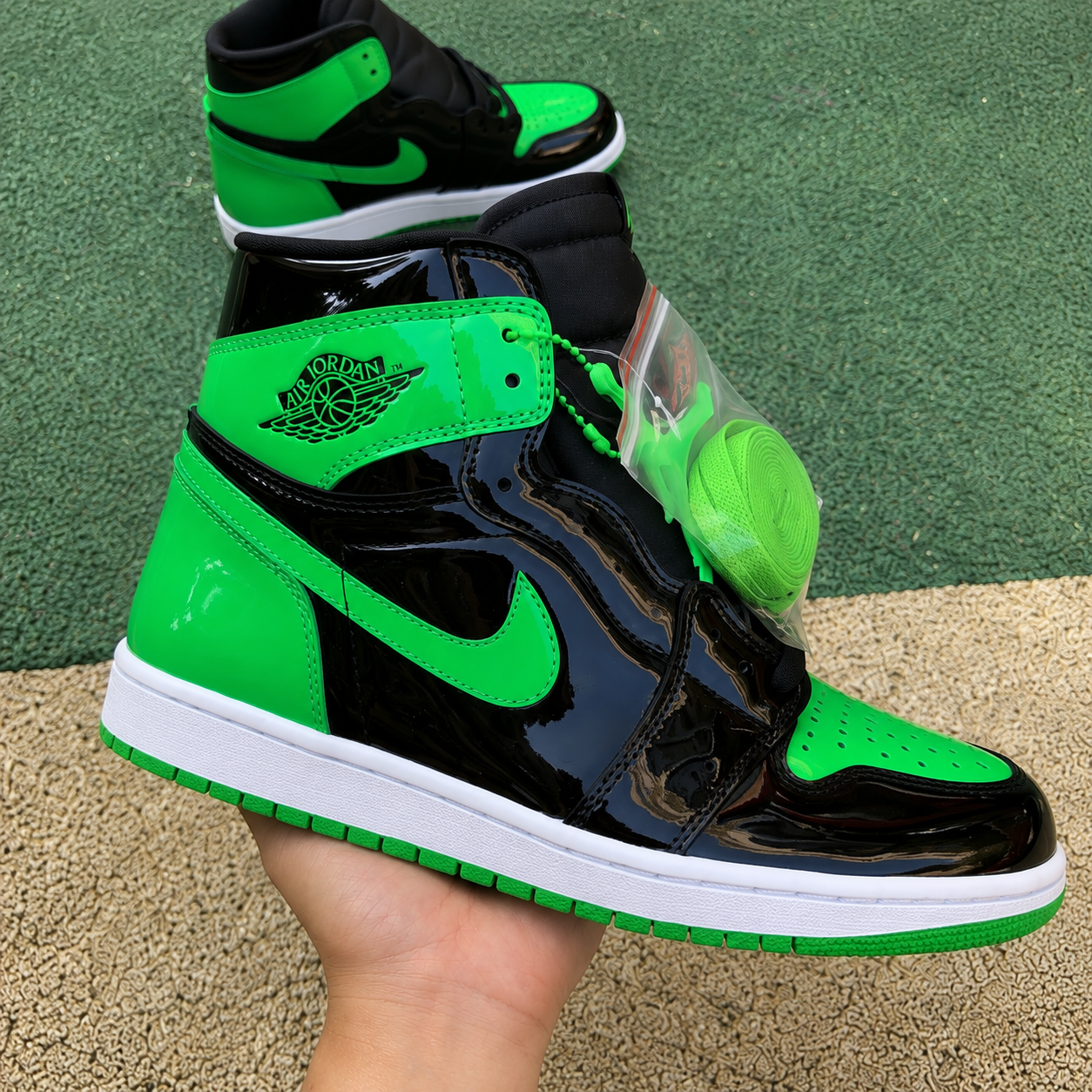Jordan 1 high og « patent green »