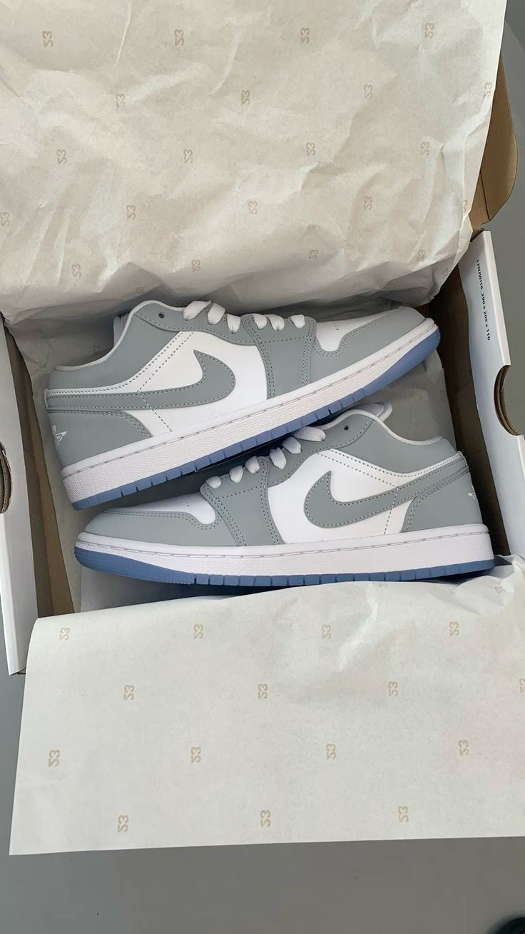 Jordan 1 low wolf grey