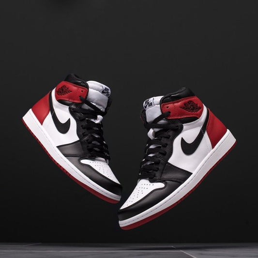 Air Jordan 1 High black toe