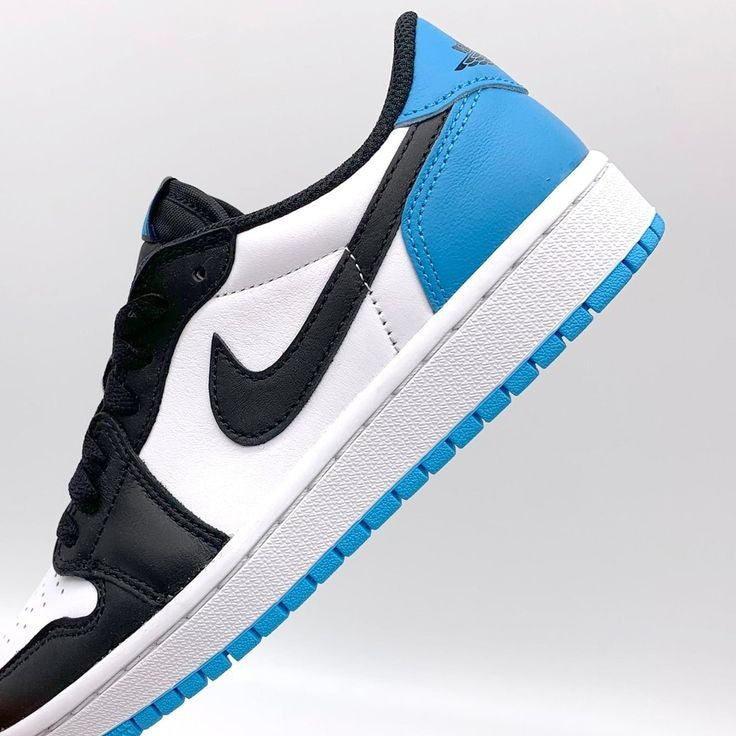 Air Jordan 1 Retro Low OG 'UNC'