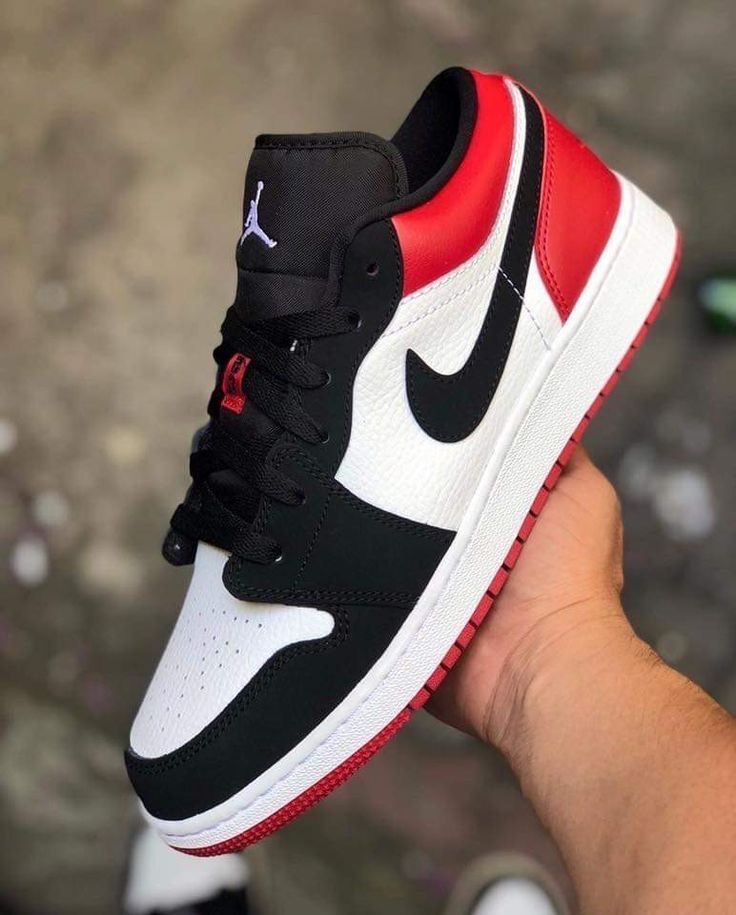 Jordan 1 low chicago