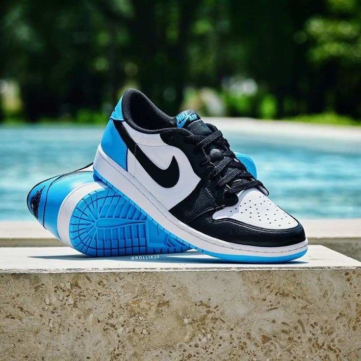 Air Jordan 1 Retro Low OG 'UNC'